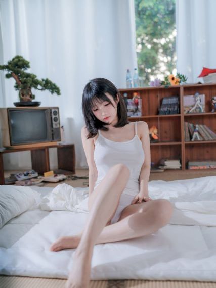伦理年轻漂亮的岳2_超清免费观看